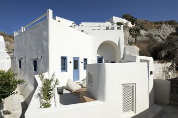 acave santorini suites