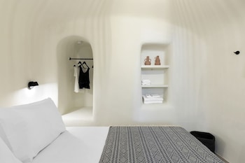 acave santorini suites