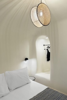 acave santorini suites
