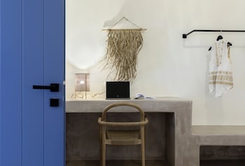 acave santorini suites
