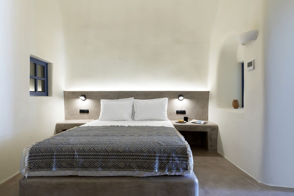 acave santorini suites