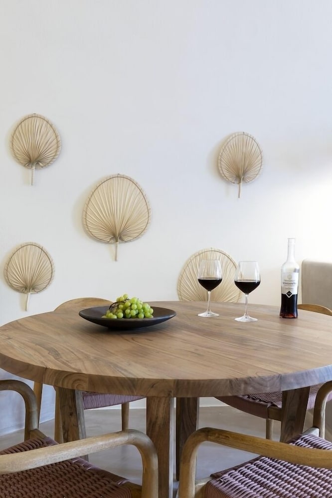 acave santorini suites
