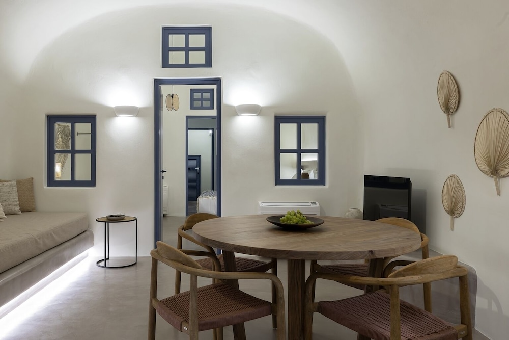 acave santorini suites