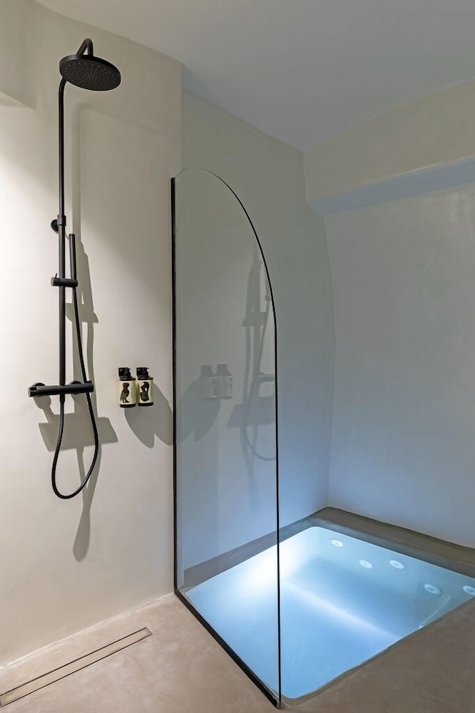 acave santorini suites