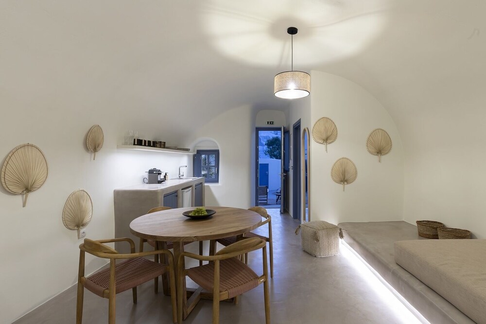 acave santorini suites