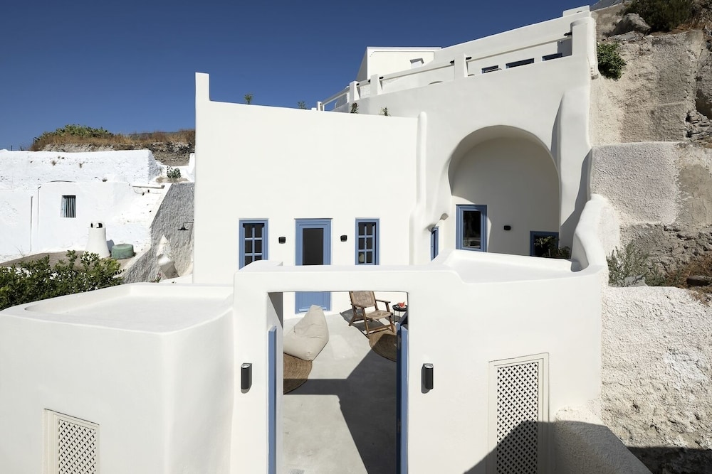 acave santorini suites