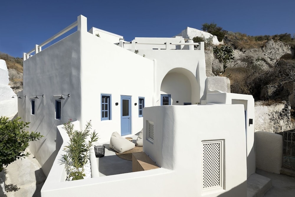 acave santorini suites