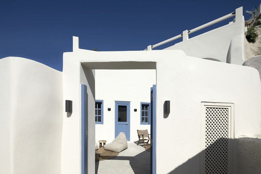 acave santorini suites
