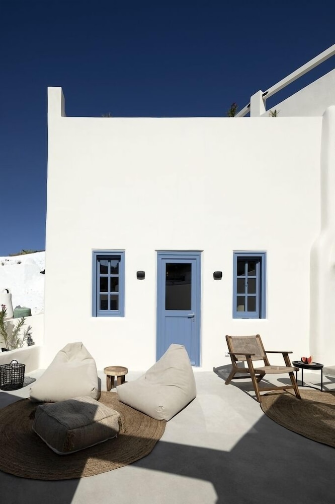 acave santorini suites