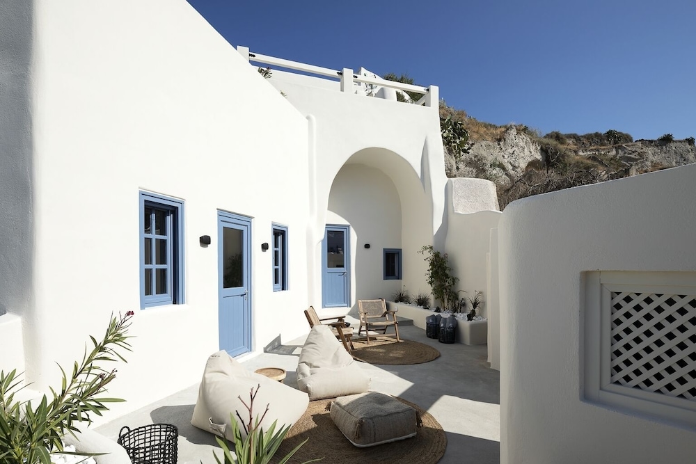 acave santorini suites
