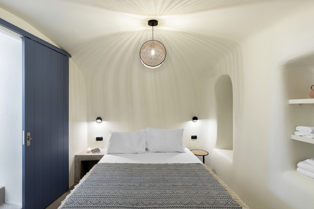 acave santorini suites