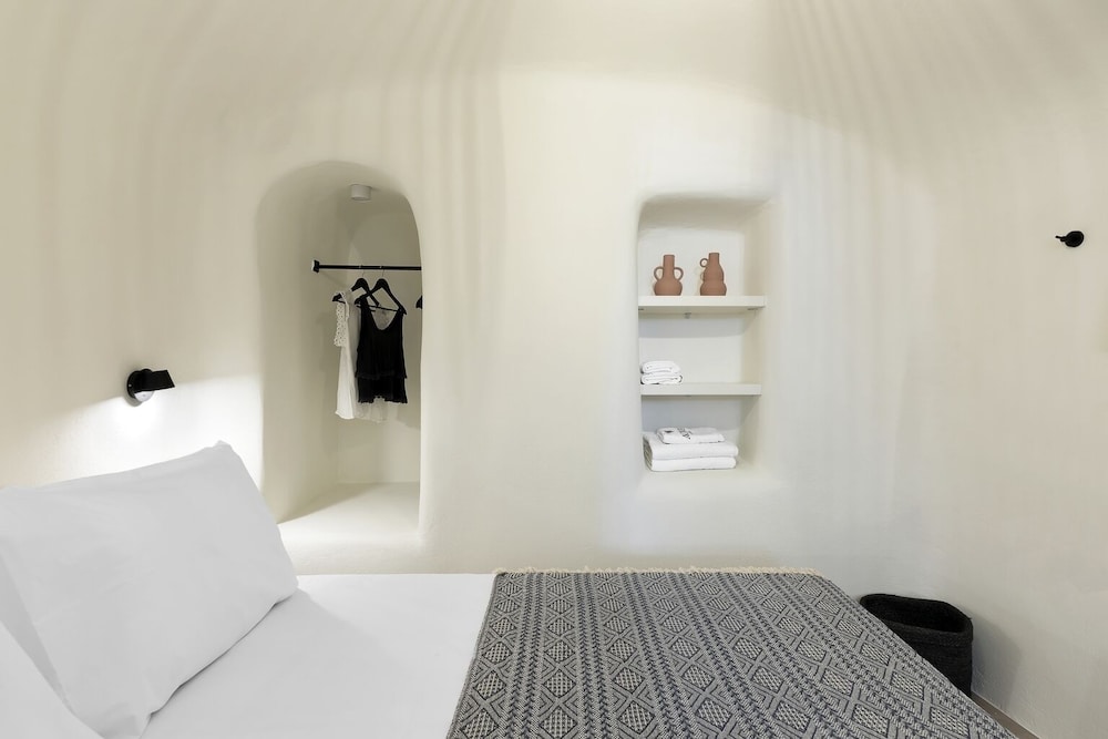 acave santorini suites