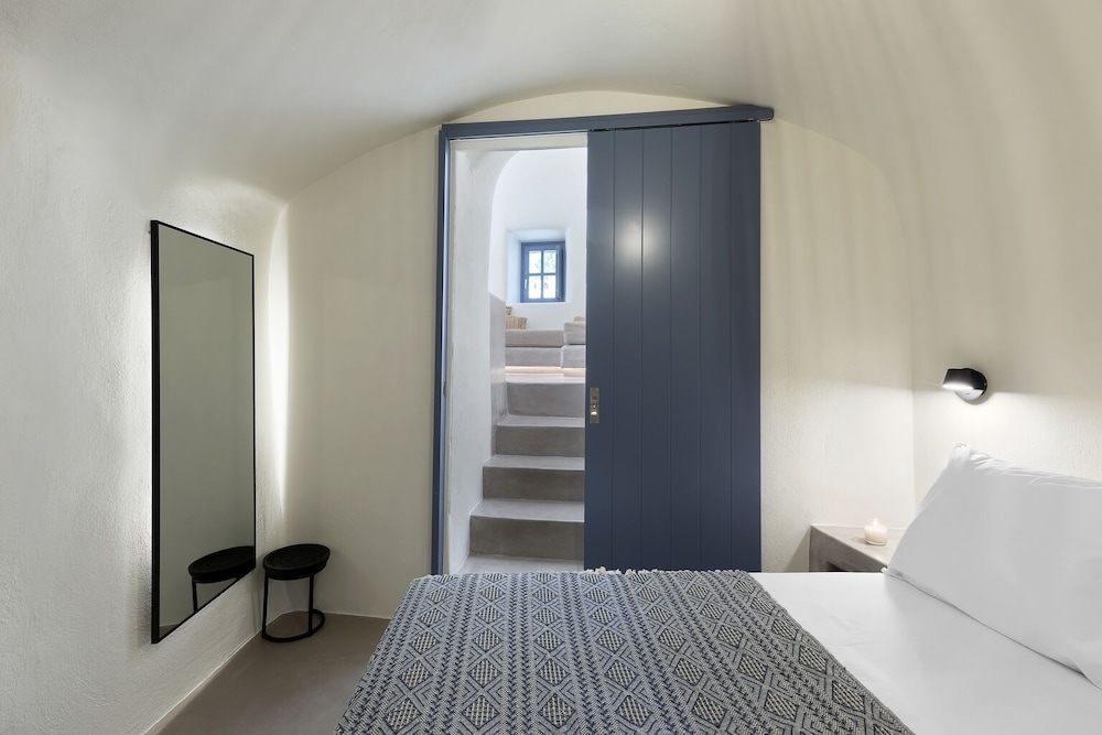 acave santorini suites