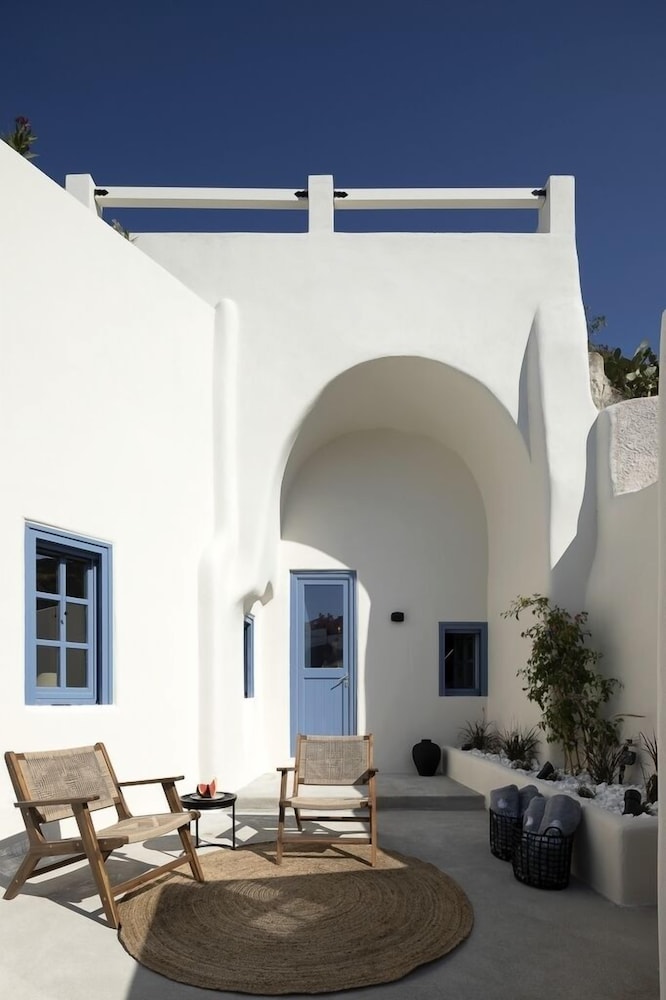 acave santorini suites