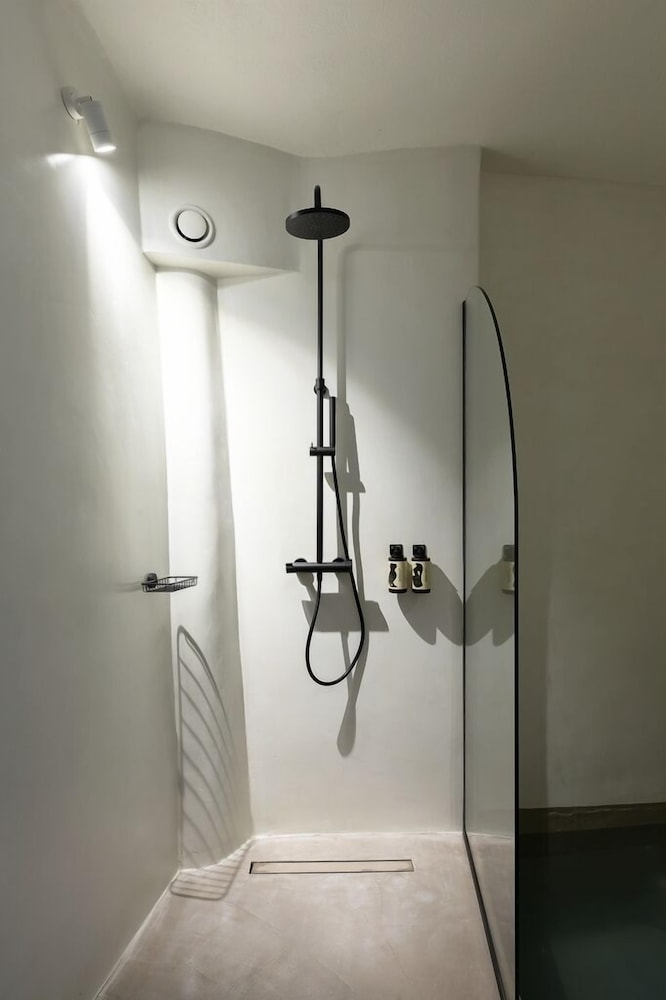 acave santorini suites