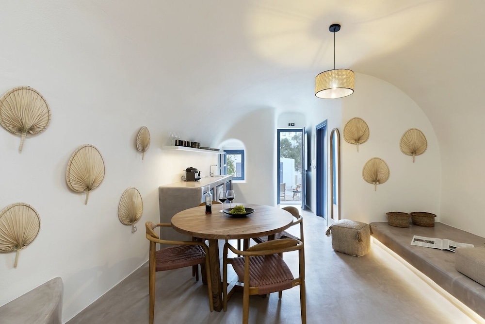 acave santorini suites