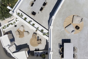 acave santorini suites