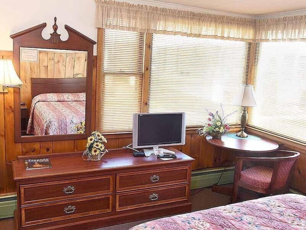 The Ashley,Town Of Santa Clara>>Saranac Lake,2 star
