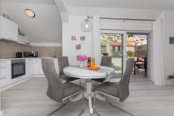 apartment gloria