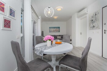 apartment gloria