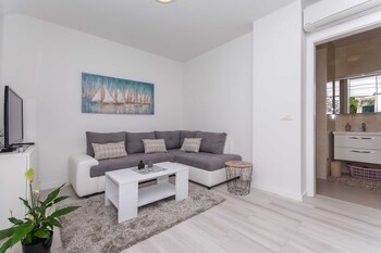 apartment gloria