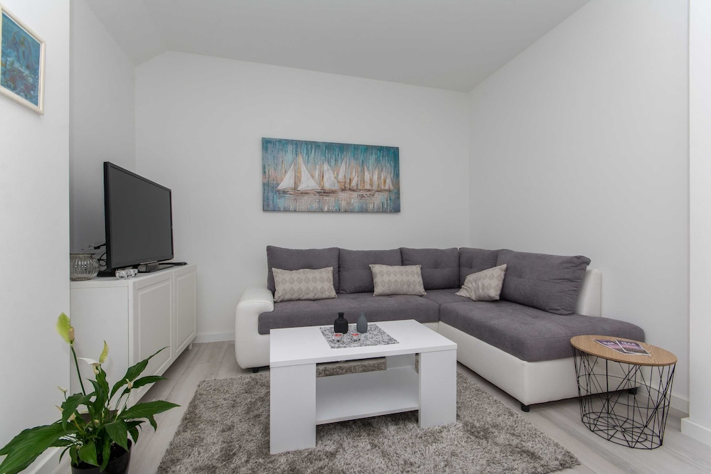 apartment gloria