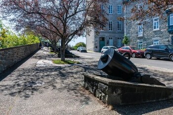 spectacular 3 bdrm old quebec penthouse