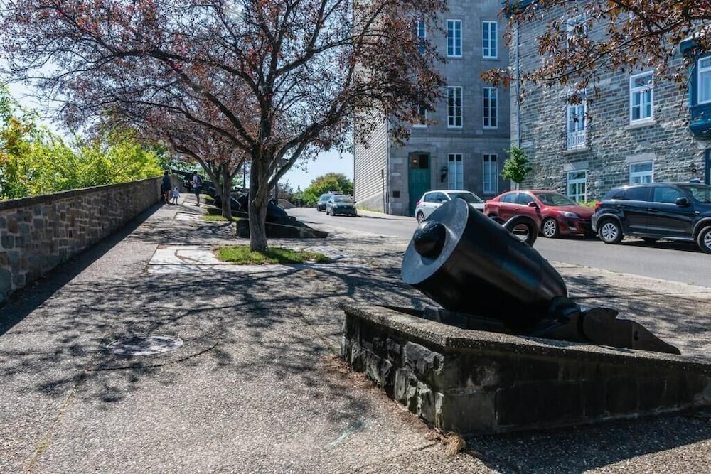 spectacular 3 bdrm old quebec penthouse