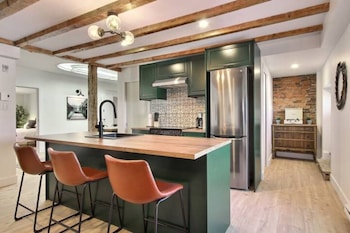 spectacular 3 bdrm old quebec penthouse