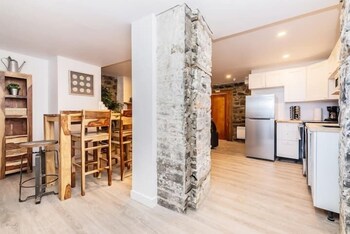 modern meets rustic 2 bdrm old quebec