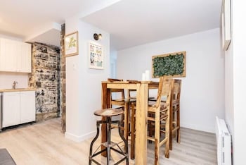 modern meets rustic 2 bdrm old quebec