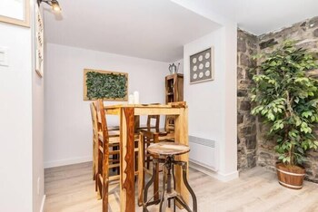 modern meets rustic 2 bdrm old quebec