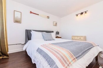 modern meets rustic 2 bdrm old quebec