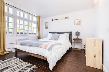 modern meets rustic 2 bdrm old quebec