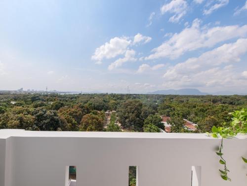 hotel apollo vacation