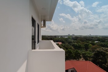 hotel apollo vacation