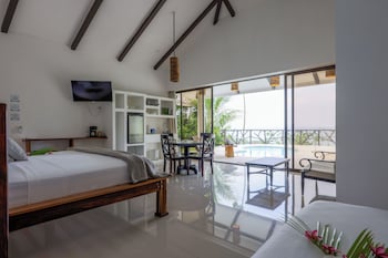 akua ocean view suites