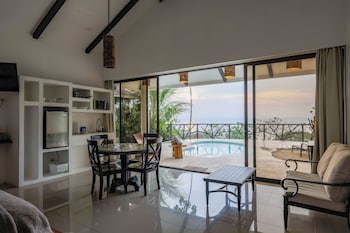 akua ocean view suites