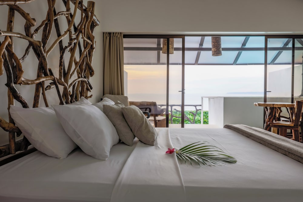 akua ocean view suites