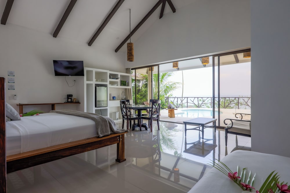 akua ocean view suites