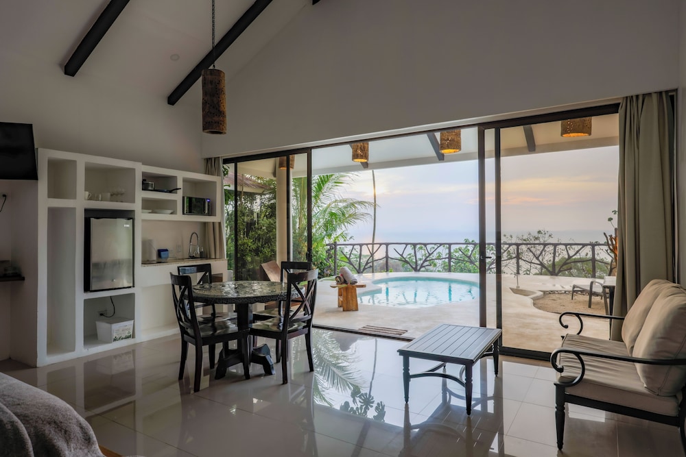 akua ocean view suites