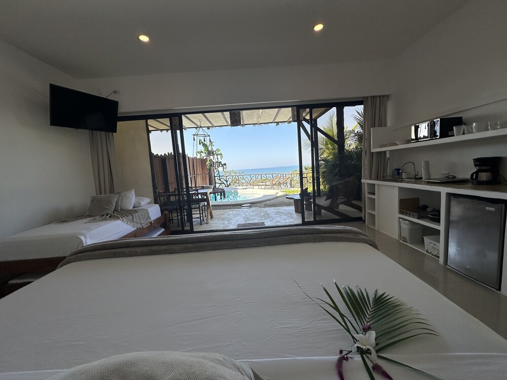 akua ocean view suites