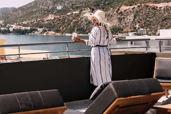 loutraki agioi theodoroi