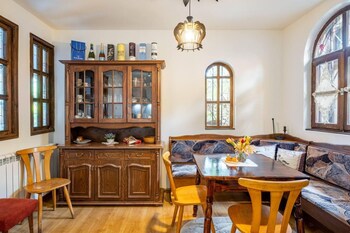 lovely 5 bed authentic house in the arbanasi