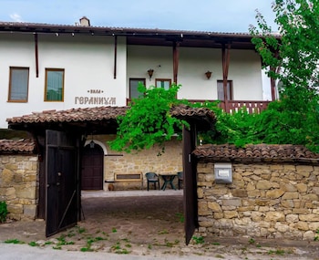 lovely 5 bed authentic house in the arbanasi