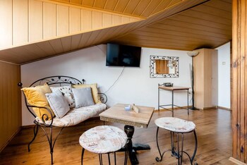 lovely 5 bed authentic house in the arbanasi