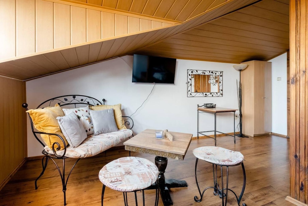 lovely 5 bed authentic house in the arbanasi