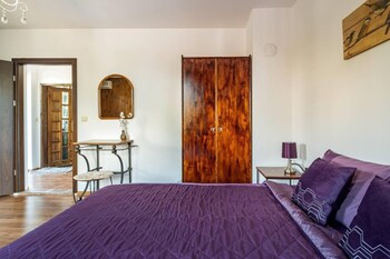 lovely 5 bed authentic house in the arbanasi