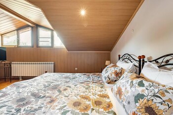 lovely 5 bed authentic house in the arbanasi