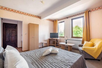 lovely 5 bed authentic house in the arbanasi